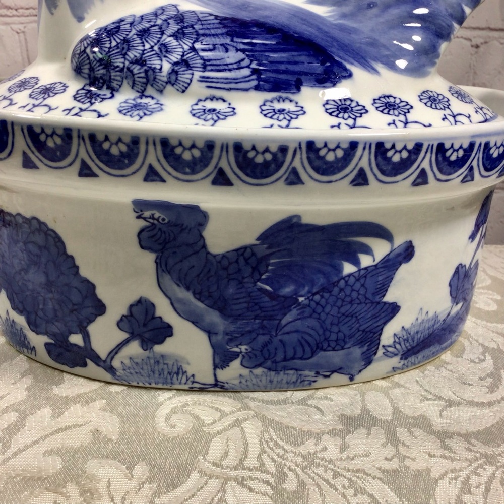 Vintage Blue and White Ceramic Chicken Covered Baking Dish Roaster Casserole - Picture 5 of 9